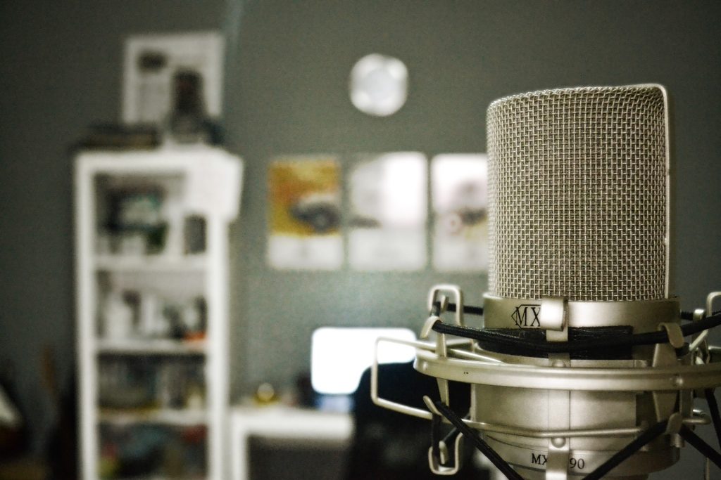 microphone-759587_1920-1024x683